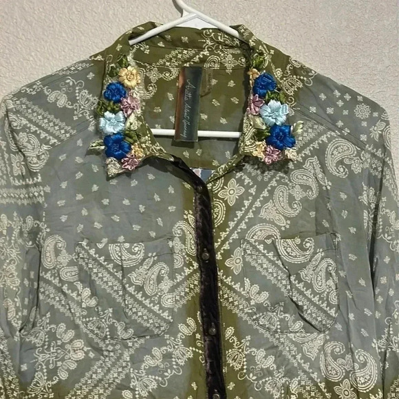 ARATTA SILENT Anthropologie MIXED PAISLEY FLORAL COLLAR EMBROIDERED VELVET TOP - Picture 2 of 6